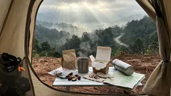 เที่ยววังน้ำเขียวหน้าหนาว เช็กอินผารักสลักใจ ผาหินรูปหัวใจกับวิวทางหลวง 304