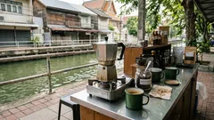 ลุงต่ายโมก้าพอต คาเฟริมคลองข้างวัดราชบพิธ กาแฟตามสั่งที่เลือกโทนรสได้จริง